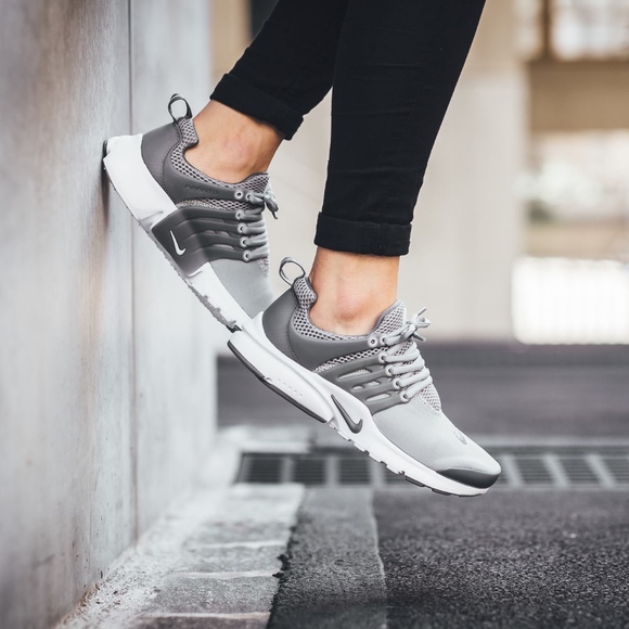 Nike Shoes - Women's/Girls Nike Air Presto (Size 7y/8.5w)